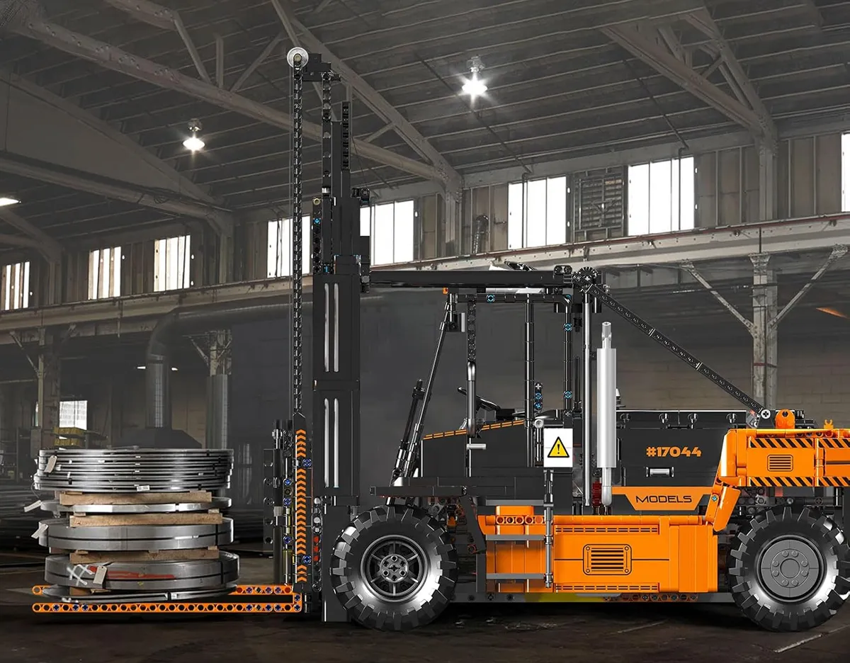 لگو مولد کینگ 17045 لیفتراک Heavy-Duty Forklift Red کنترلی